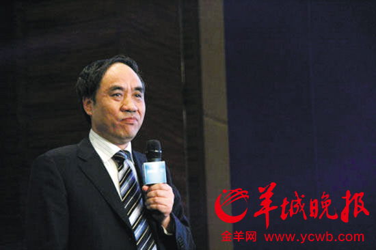辜胜阻：防止城镇化变成“房地产化”