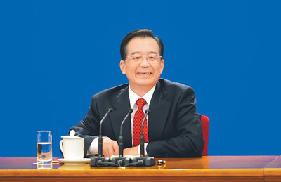 三月十四日，国务院总理温家宝在北京人民大会堂与中外记者晤面，并回答记者提问。 　　本报记者　李舸摄 